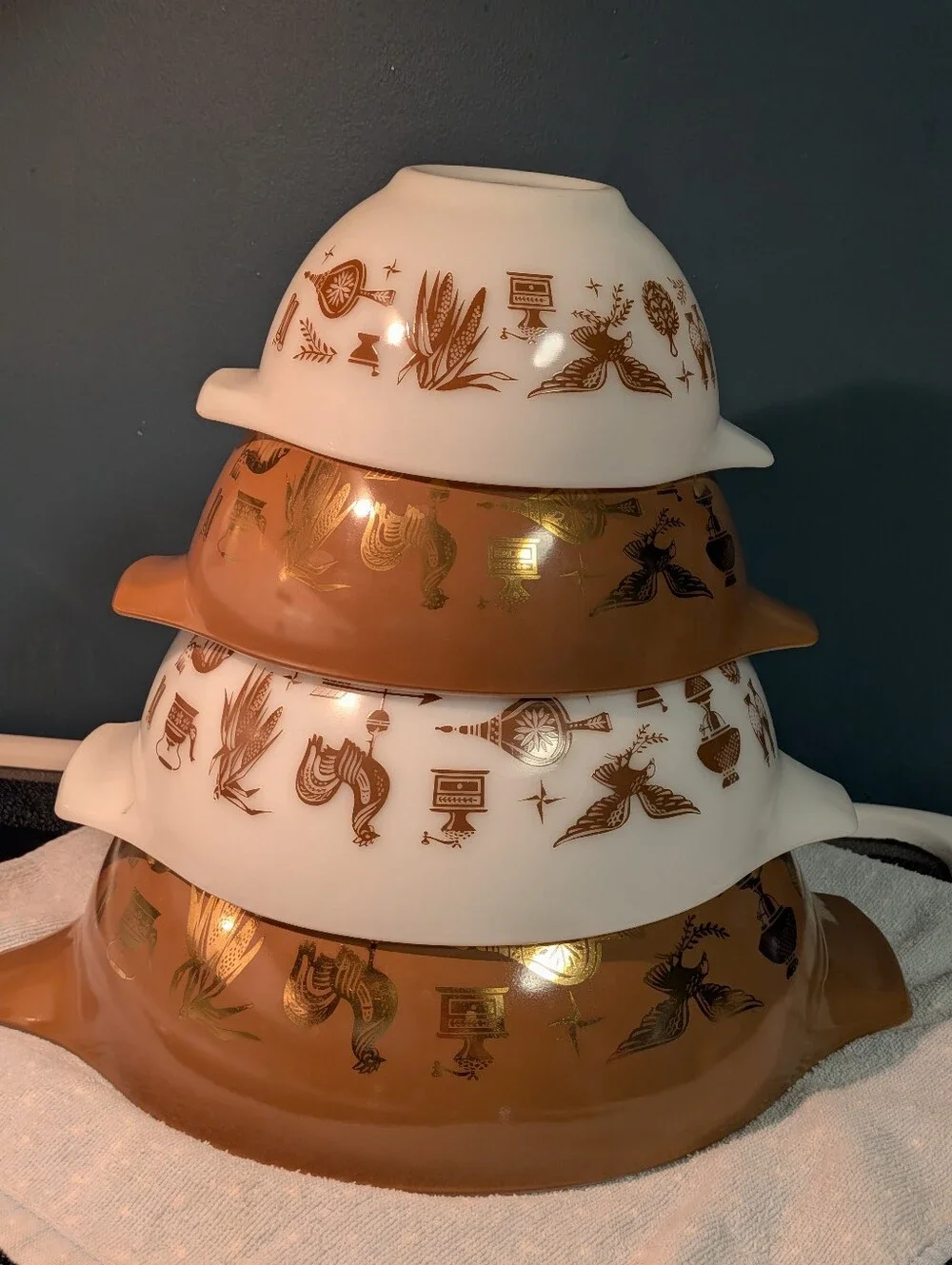 Vintage Early American Pyrex Nesting Bowls